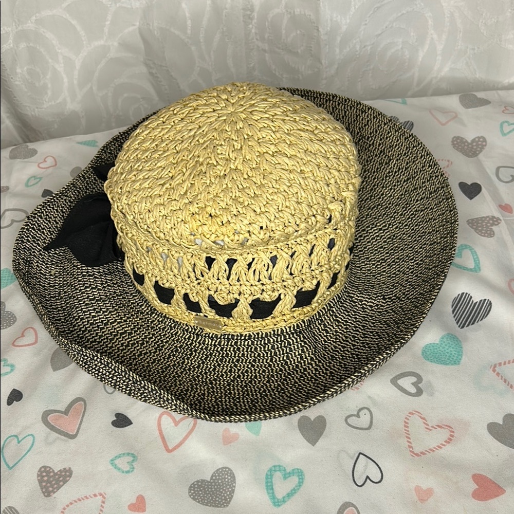 BETMAR NEW YORK Maribel Summer Sun hat. Natural Black Straw stretch band. One SZ